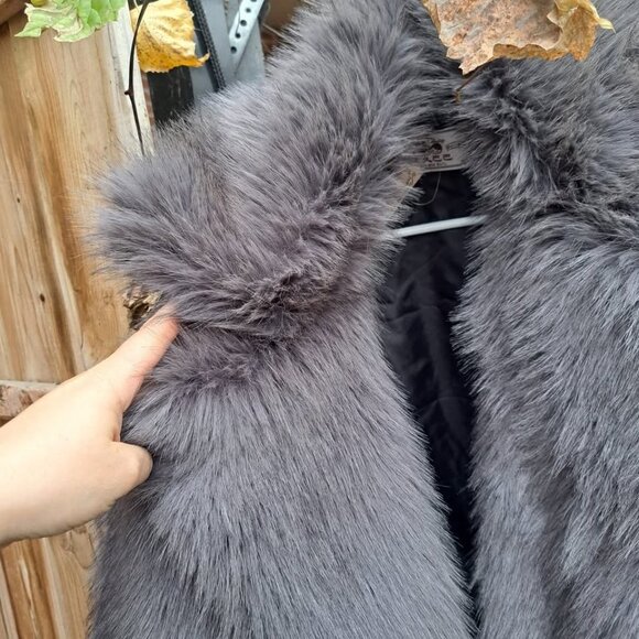 Stunning faux fur coat - Picture 1 of 5